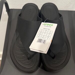 CROCS Black Brooklyn Flip Sandals